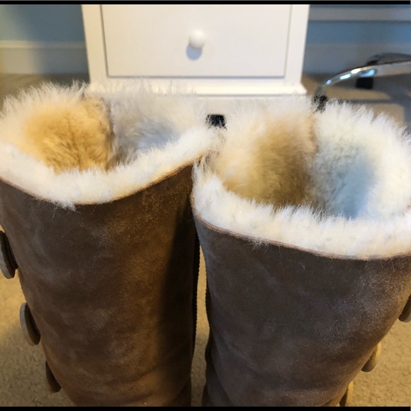 Chestnut Brown Size 7 Bailey Button UGGs - Picture 8 of 9
